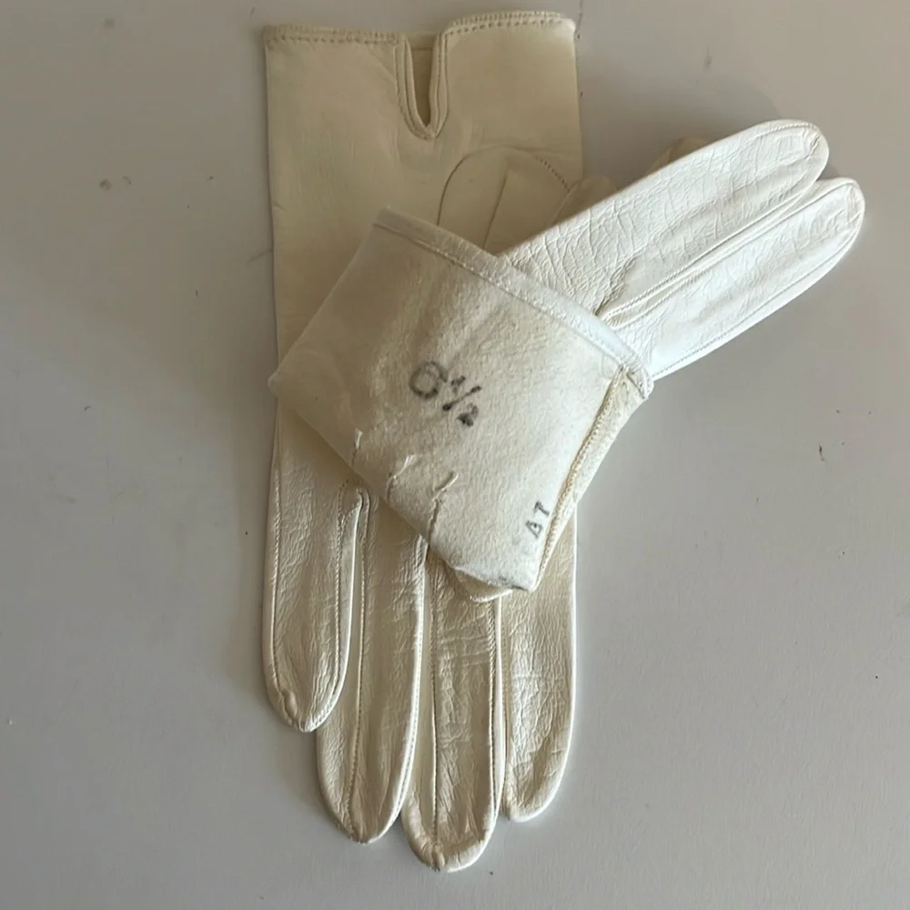 Vintage Madova Ladies cream colored leather gloves. 2 Pairs LIKE NEW